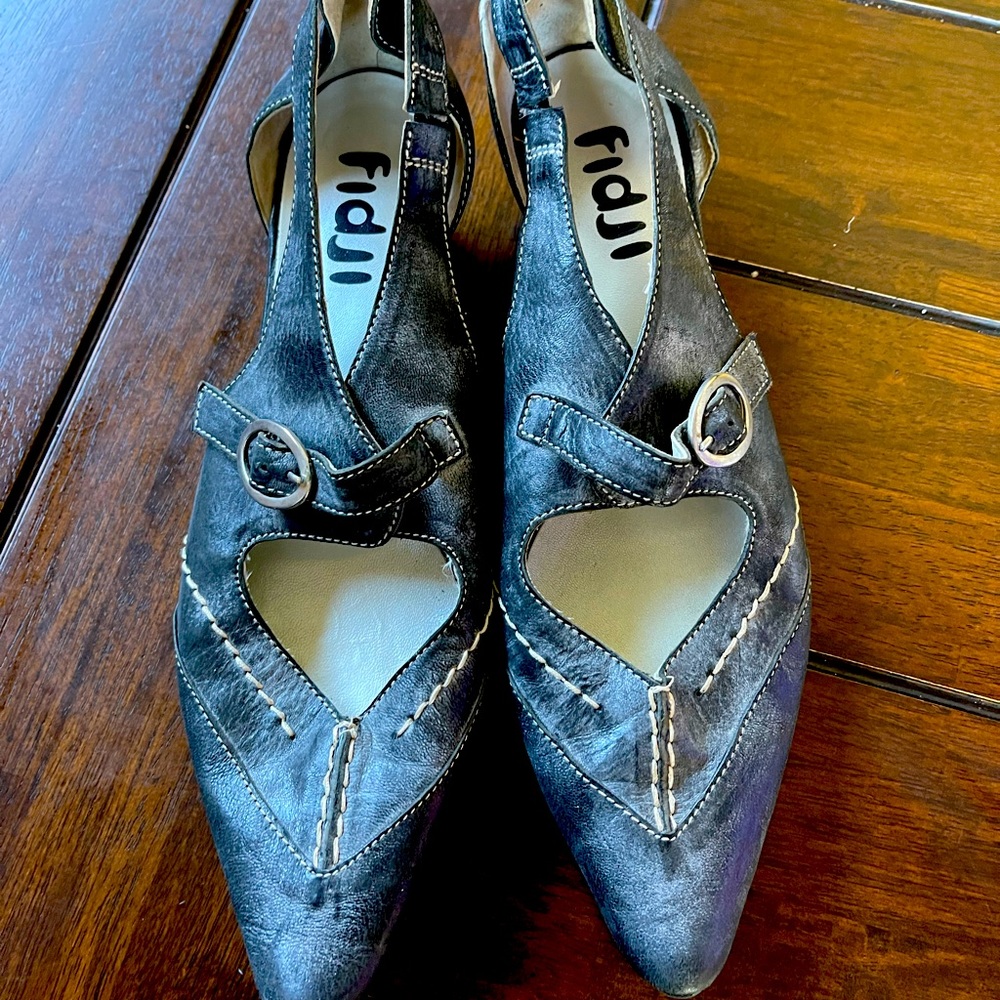 Fidji kitten heels.